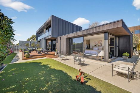 Photo of property in 98 Major Hornbrook Road, Mount Pleasant, Christchurch, 8081