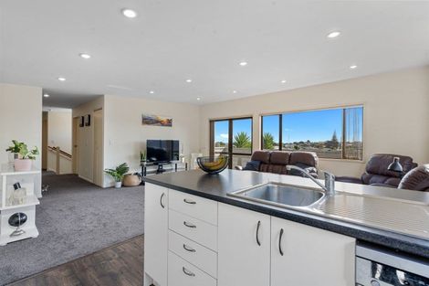 Photo of property in 12 Lavender Close, Spotswood, New Plymouth, 4310