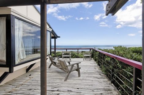 Photo of property in 101 Marine Parade North, Piha, New Lynn, 0772