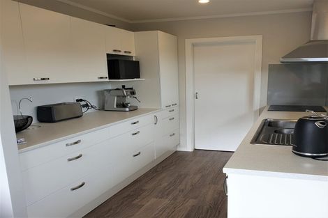 Photo of property in 32b Edgewater Parade, Waiuku, 2123