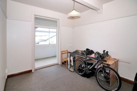 Photo of property in Devonport Apartments, 5/127 Saint Aubyn Street, New Plymouth, 4310