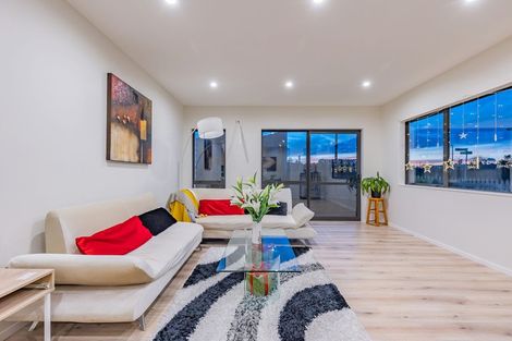 Photo of property in 1 Vinistra Road, Kumeu, 0810