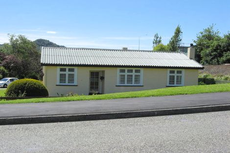 Photo of property in 53 Broadway, Picton, 7220