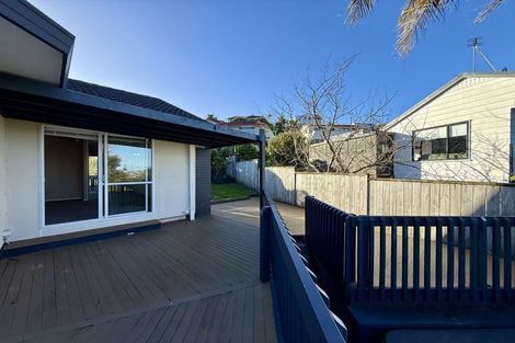 Photo of property in 13 Van Dyke Place, West Harbour, Auckland, 0618