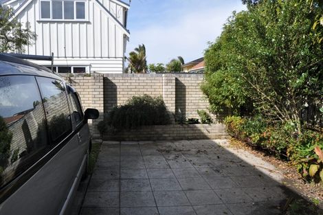 Photo of property in 3/44 East Coast Road, Milford, Auckland, 0620