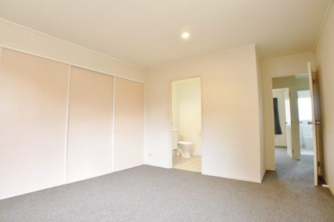 Photo of property in 104 Kingdale Road, Henderson, Auckland, 0610