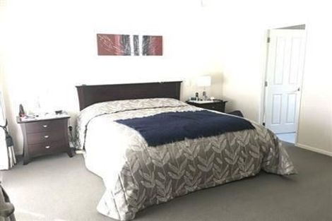 Photo of property in 6 Newbliss Crescent, East Tamaki Heights, Auckland, 2016