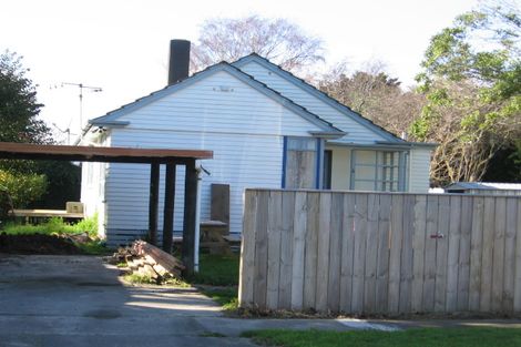 Photo of property in 4 Crewe Crescent, Hokowhitu, Palmerston North, 4410