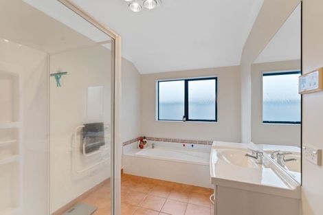 Photo of property in 96 Guildford Drive, Paraparaumu Beach, Paraparaumu, 5032