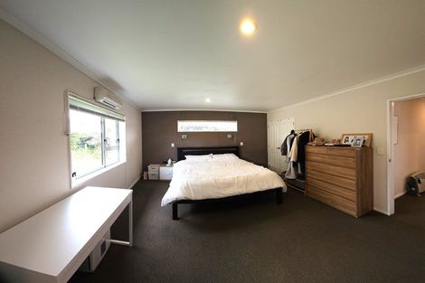 Photo of property in 93a Taylor Terrace, Tawa, Wellington, 5028