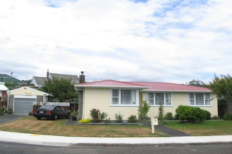 Photo of property in 4 Tiwakawaka Grove, Heretaunga, Upper Hutt, 5018