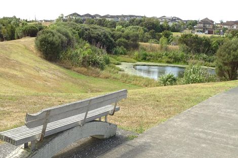 Photo of property in 28 Salford Crescent, Flat Bush, Auckland, 2019