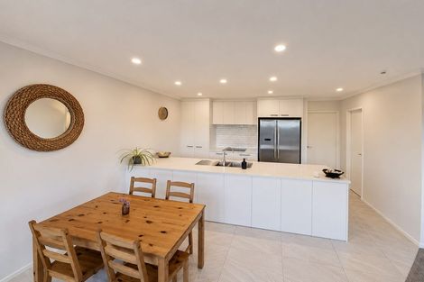 Photo of property in 8 Routeburn Lane, Karaka, Papakura, 2124