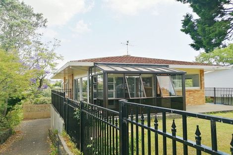 Photo of property in 33 Coronation Road, Hillcrest, Auckland, 0627