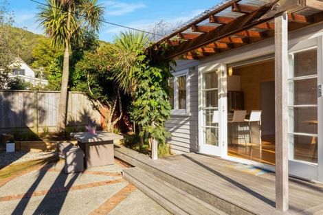 Photo of property in 39 Pukatea Street, Eastbourne, Lower Hutt, 5013