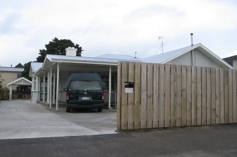 Photo of property in 348 Featherston Street, Palmerston North, 4414