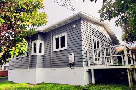 Photo of property in 2/5 Forrest Road, Milford, Auckland, 0620