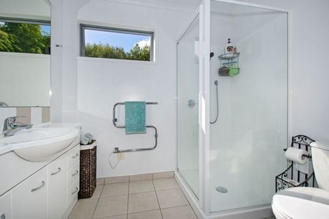 Photo of property in 4 Resolution Place, One Tree Point, 0118