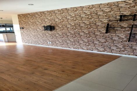 Photo of property in 4 Kirikiri Drive, Papakura, 2110