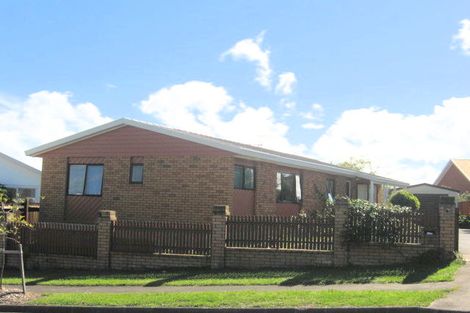 Photo of property in 5 De Quincey Terrace, Highland Park, Auckland, 2010
