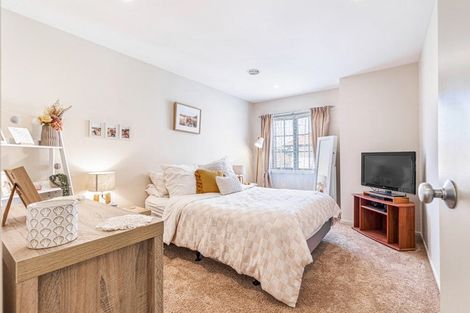 Photo of property in 30 Parkwood Crescent, Gulf Harbour, Whangaparaoa, 0930