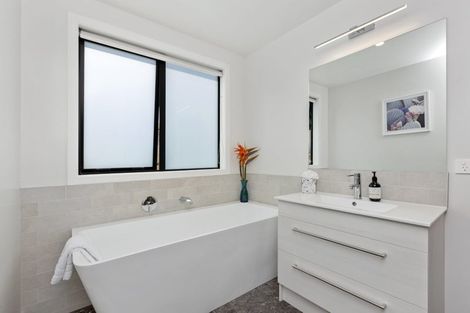 Photo of property in 14 Robertson Street, Raglan, 3225