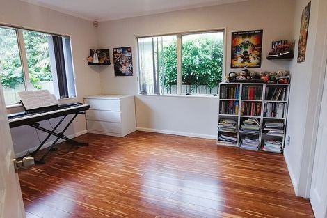 Photo of property in 1/61 Glenmore Road, Sunnyhills, Auckland, 2010