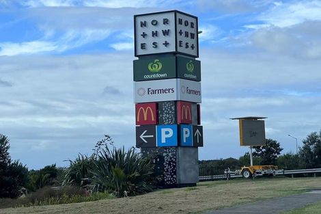 Photo of property in 1 Horokaka Street, Massey, Auckland, 0614