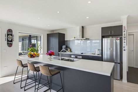 Photo of property in 21 Mowhia Grove, Waitarere, Levin, 5510