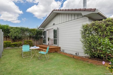 Photo of property in 57 Archmillen Avenue, Pakuranga Heights, Auckland, 2010