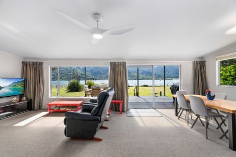 Photo of property in 1755 Queen Charlotte Drive, Linkwater, Picton, 7281