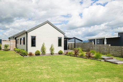Photo of property in 2 Motutere Drive, Matarangi, 3592