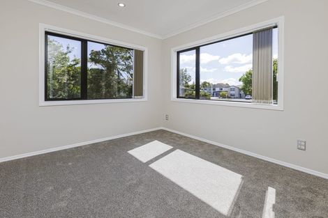 Photo of property in 4b Mirrabooka Avenue, Botany Downs, Auckland, 2010