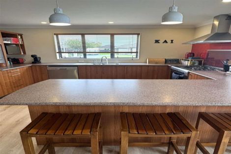 Photo of property in 42 Peter Hall Drive, Kelvin Grove, Palmerston North, 4414