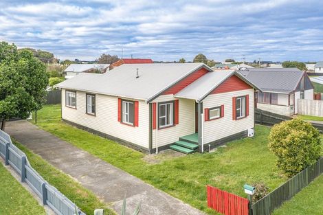 Photo of property in 184 Cornfoot Street, Castlecliff, Whanganui, 4501