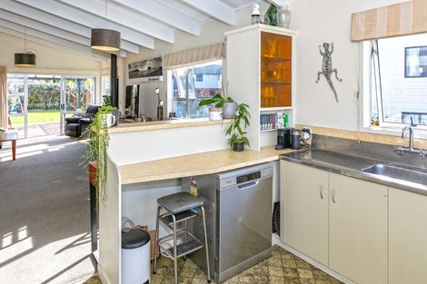 Photo of property in 102 Awarua Place, Whangamata, 3620