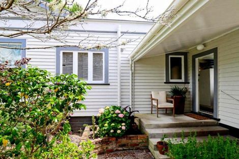 Photo of property in 16 Hunter Street, Dannevirke, 4930