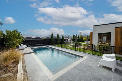 Photo of property in 16 Sapphire Spring Rise, Wanaka, 9305