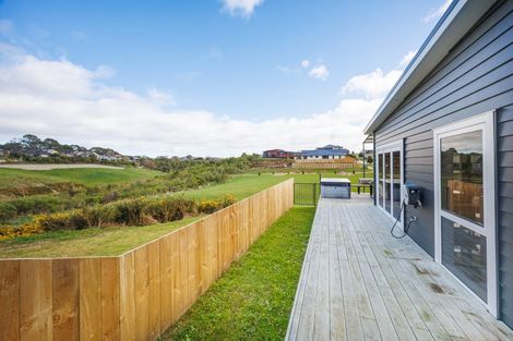 Photo of property in 37 Vaucluse Heights, Fitzherbert, Palmerston North, 4410