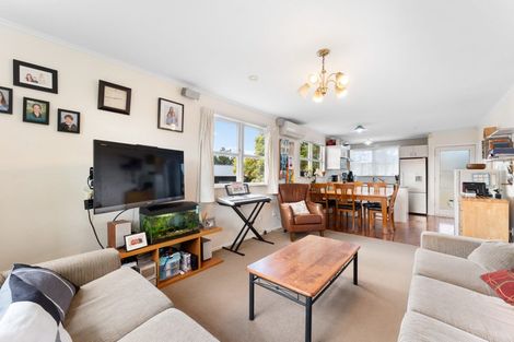 Photo of property in 7 Bayside Avenue, Te Atatu Peninsula, Auckland, 0610