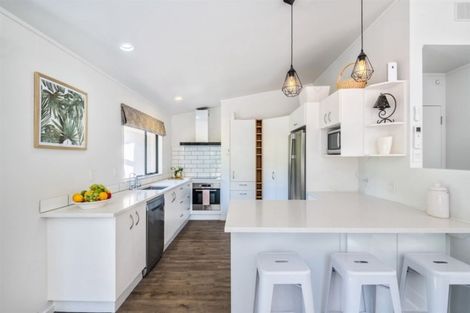 Photo of property in 19 Moore Street, Hillcrest, Auckland, 0627