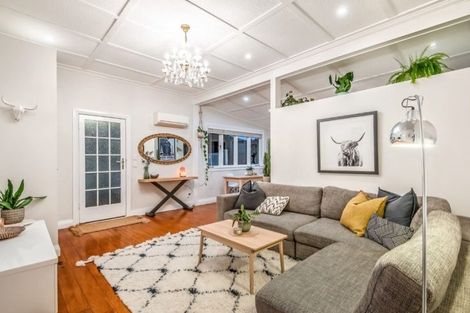 Photo of property in 2/221 Onewa Road, Birkenhead, Auckland, 0626