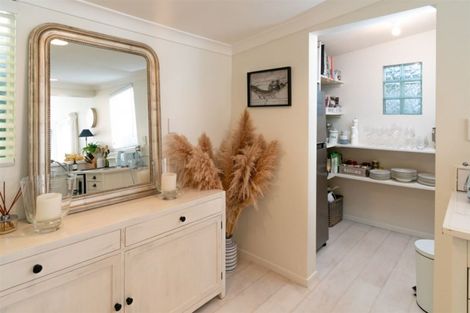 Photo of property in 278 Queens Drive, Lyall Bay, Wellington, 6022