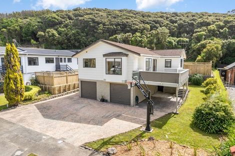 Photo of property in 56 Albatross Close, Whitby, Porirua, 5024