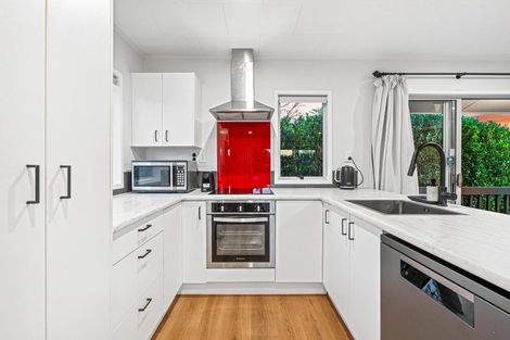 Photo of property in 92b Beach Road, Te Atatu Peninsula, Auckland, 0610