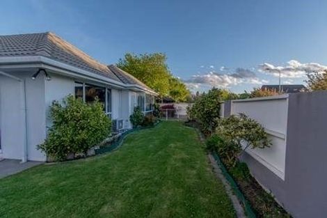 Photo of property in 52 Berkshire Drive, Avonhead, Christchurch, 8042