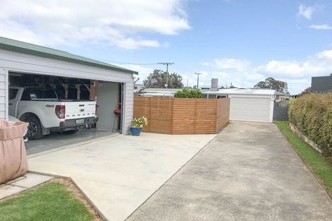 Photo of property in 19 West Crescent, Te Puru, Thames, 3575