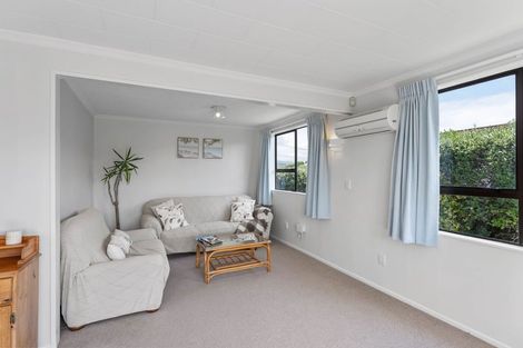 Photo of property in 13 Atua Street, Waikanae Beach, Waikanae, 5036