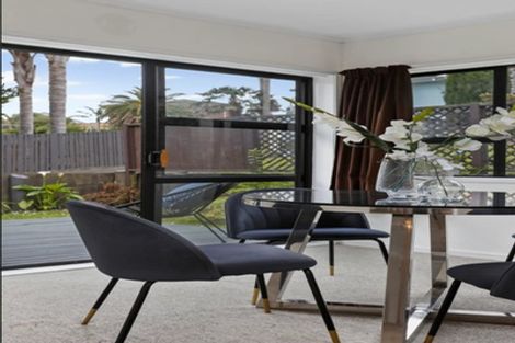 Photo of property in 2/11 Basilton Close, Bucklands Beach, Auckland, 2012