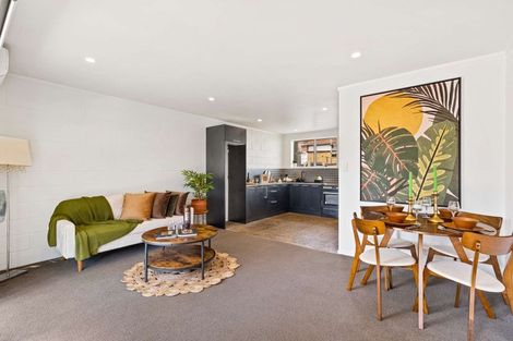 Photo of property in 1/252 Meola Road, Point Chevalier, Auckland, 1022